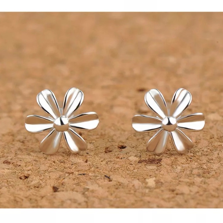 Daisy Stud Earrings Platinum S925 New